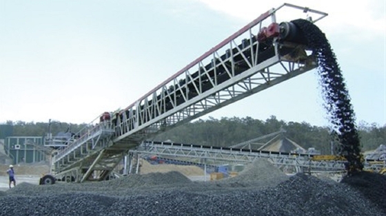 Przenośnik taśmowy do przenoszenia rudy żelaza 200 kW Szerokość 1200 mm Transport górniczy Odporny na ciepło