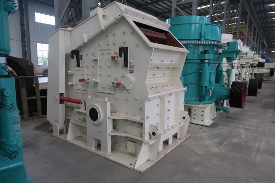 Mobilny sprzęt do kruszenia 37kw 80-160 TPH Kruszarka wapienna do kamieniołomów udarowych