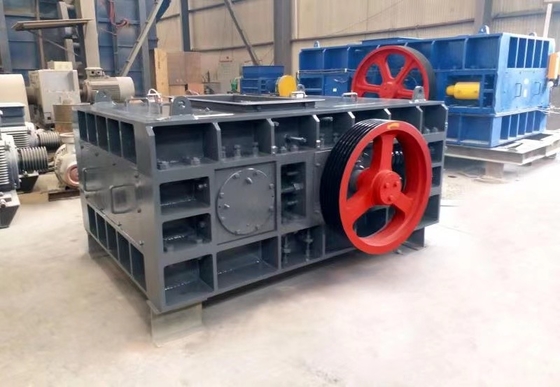 Kruszarka do rudy Dwie podwójne rolki 70 T / H Szerokość 600 mm Toller do produkcji piasku