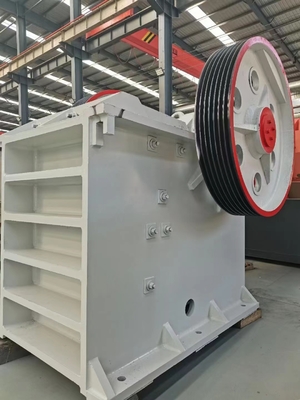 110Kw Typ szczęki Kruszarka do skał o dużej pojemności PE750 * 1060 380V Kruszarka do kamienia stożkowego