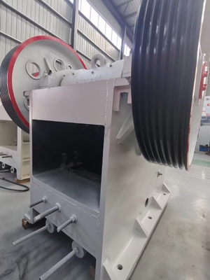 110Kw Typ szczęki Kruszarka do skał o dużej pojemności PE750 * 1060 380V Kruszarka do kamienia stożkowego