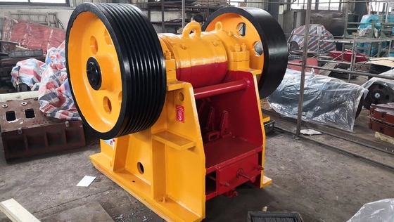 Żółto-biała kruszarka Shanbao seria PE i kruszarka szczękowa 10 X 36 Stone Grey Mining Rock Crusher Construction