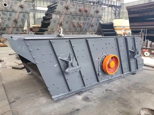 Wibracyjny ekran wibracyjny serii Yk 45Kw w kamieniołomie Iron Grey