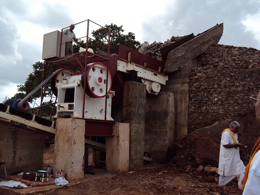 Nowa kruszarka do kamieni Diesla River Stone Crusher do kamienia granitowego AC Motor Mining Rock Crusher