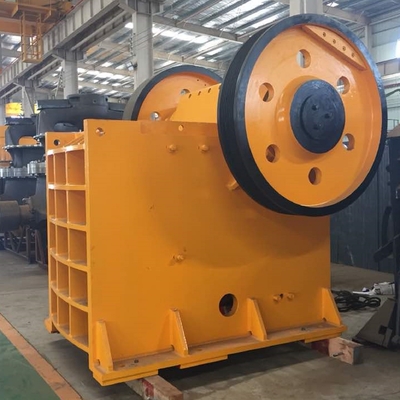 Kruszarka szczękowa górnicza 110Kw PEX 300x1300 Seria PE szara biała